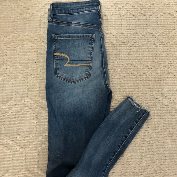 American Eagle Super High Rise Distressed Jegging - Picture 3 of 5